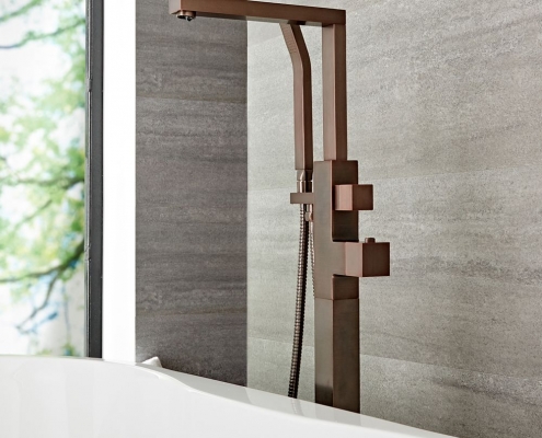 kubix freestanding tub faucet bronze